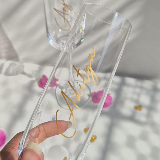 romantic personalised gift
engraved champagne glasses
Valentine’s Day couple gift