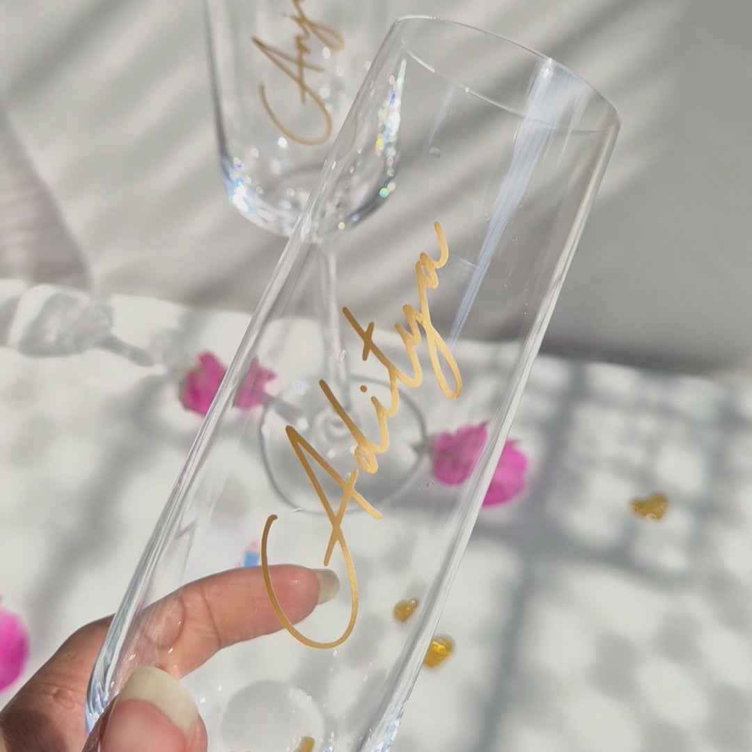 romantic personalised gift
engraved champagne glasses
Valentine’s Day couple gift